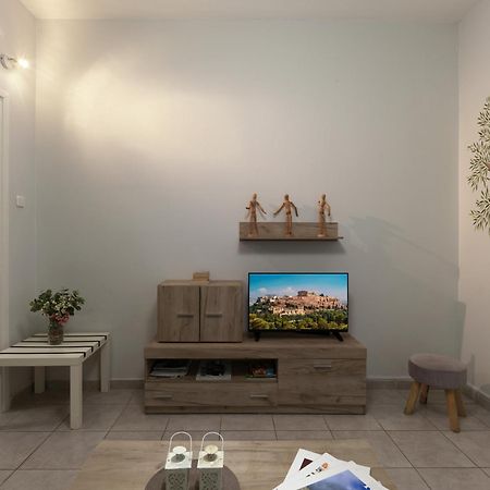 Cozy Athenian One Bd, Pistachio Charm Apartment Bagian luar foto